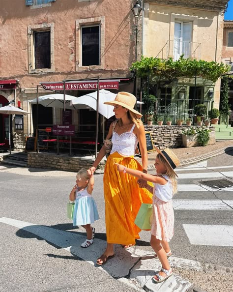 Goa Pics, Fam Goals, Riviera Chic, Chanel Pumps, Julia Berolzheimer, Italy Outfits, Alberta Ferretti, Mom Blogger, Effortless Chic