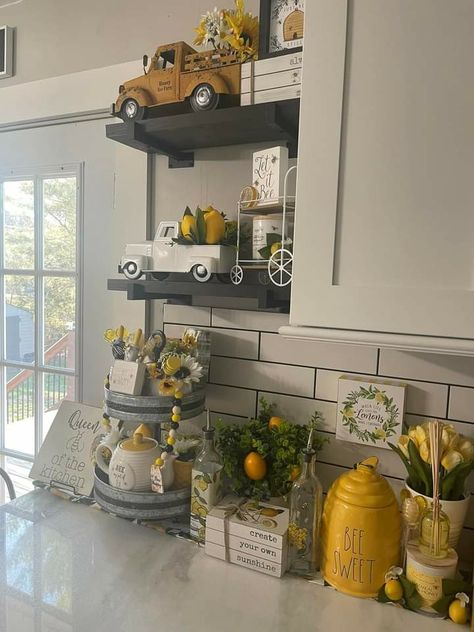 Cute Kitchen Themes Ideas, Small Kitchen Hacks, Coffee Table Decor Living Room, White Living Room Decor, Lemon Kitchen Decor, Summer Decorations, Lemon Kitchen, Beauty Room Decor, Yellow Living Room