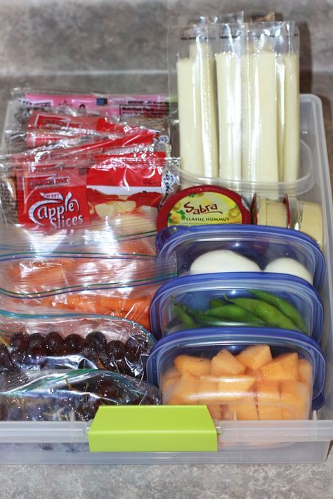 Super idea!  Create a healthy snack drawer for the fridge.  Toss in pre-packed snacks to go for the whole week Healthy Snack Drawer, Snacks To Go, Snack Drawer, Live Healthy, Bad Food, Diet Vegetarian, Idee Pasto Sano, Lunch Snacks, Edamame