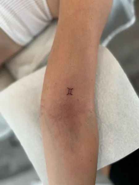 Tiny Gemini Tattoo Tiny Hands Tattoo, Gemini Dainty Tattoo, Gemini Tiny Tattoo, Gemini Mini Tattoo, Matching Tattoos Gemini, Mini Zodiac Tattoos, Fine Line Gemini Symbol Tattoo, Minimal Gemini Tattoo, Subtle Gemini Tattoo