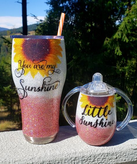 Glitter Sippy Cup Tumbler, Sippy Cup Tumbler Ideas, Epoxy Sippy Cup, Circut Joy, Sippy Cup Tumbler, Toddler Sippy Cups, Baby Pacifiers, Epoxy Crafts, Formula Feeding