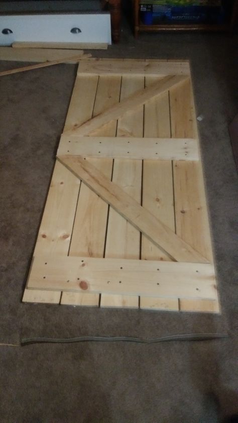 i saw how back side of door should be on a pin here so i thot id try to copy nad implemnt it Door Out Of Pallets, Pallet Shed Plans, Diy Interior Doors, Diy Carport, Rustic Wood Doors, Basement Bathroom Remodeling, Folding Screen Room Divider, Pallet Shed, Garage Exterior