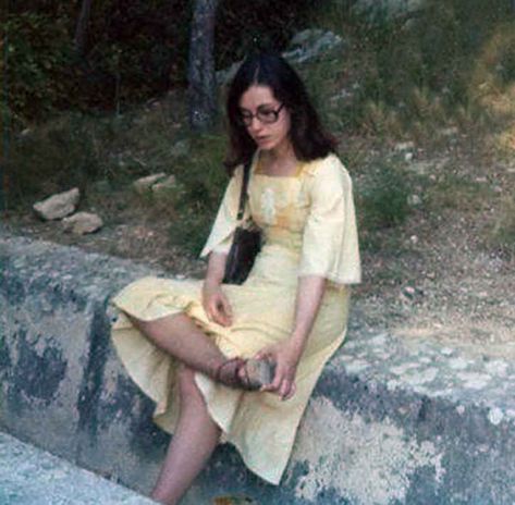 70s Summer Fashion, Classic Rock Fashion, Photography 70s, Fashion History Timeline, Young Women Outfits, 70s Glamour, Aesthetic London, 70s Photos, 60s 70s Fashion