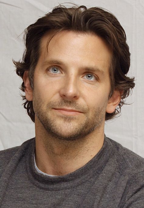 Bradley Cooper Hangover, Bradley Cooper Haircut, Brad Cooper, Actors Studio, Drama School, Georgetown University, Men Haircut Styles, Bradley Cooper, The Masters