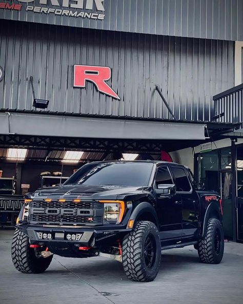 Black Raptor Ford, Ford Raptor Offroad, Ford Raptor Lifted, Black Ford Raptor, Chevy Tahoe Z71, Raptor Ford, Trucks For Sell, Bronco Raptor, Raptor Truck