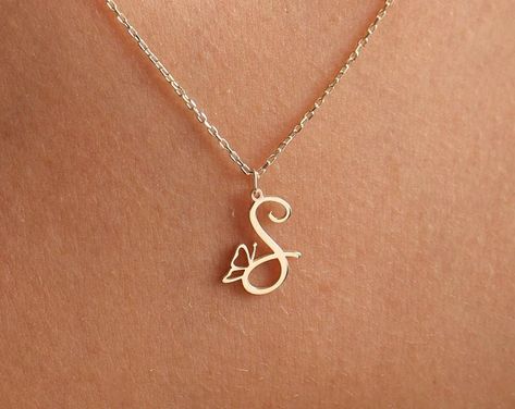 S Pendent Designs, S Pendant Letter Gold, S Locket Letter Gold, Letter S Necklace, Xare, Jewelry Hacks, Gold Bracelet Simple, Locket Design, Gold Earrings Models