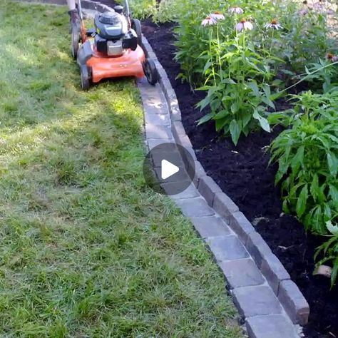 Garden Bed Edging Ideas Diy, Flower Bed Edging Ideas Stones, Flower Pavers, Edging Ideas For Flower Beds, Front Yard Edging Ideas, Paver Garden Bed, Garden Boarders Ideas Lawn Edging, Cheap Edging Ideas Diy, Yard Edging Ideas