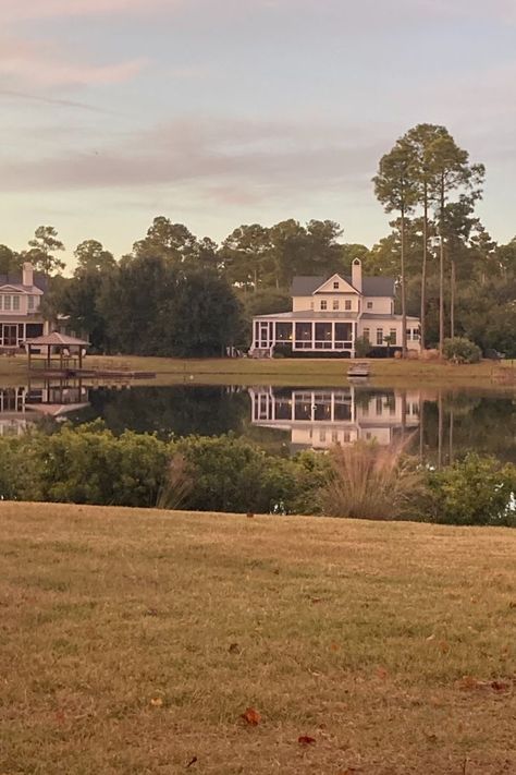 Southern Aesthetic, Charleston Beaches, Beach House Aesthetic, South Carolina Homes, Charleston Travel, Palmetto Bluff, Columbia South Carolina, South Carolina Beaches, Carolina Girl