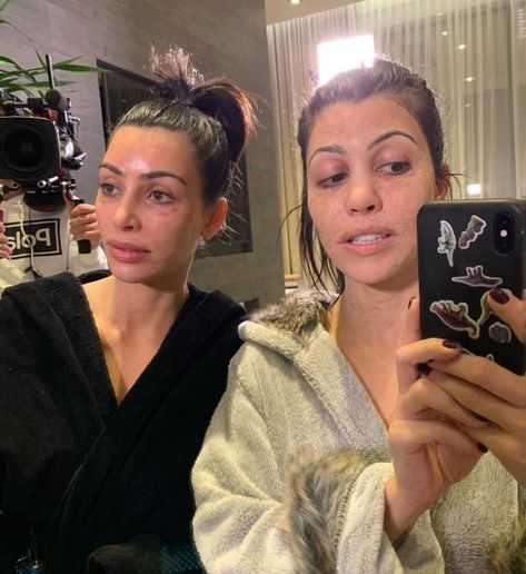 A freaky look at the Kardashian sisters without makeup. Kourtney Kardashian Makeup, Kardashian Makeup, Kim And Kourtney, Anti Aging Mask, Beauty Mask, Without Makeup, Kardashian Jenner, Kourtney Kardashian, Korean Skincare