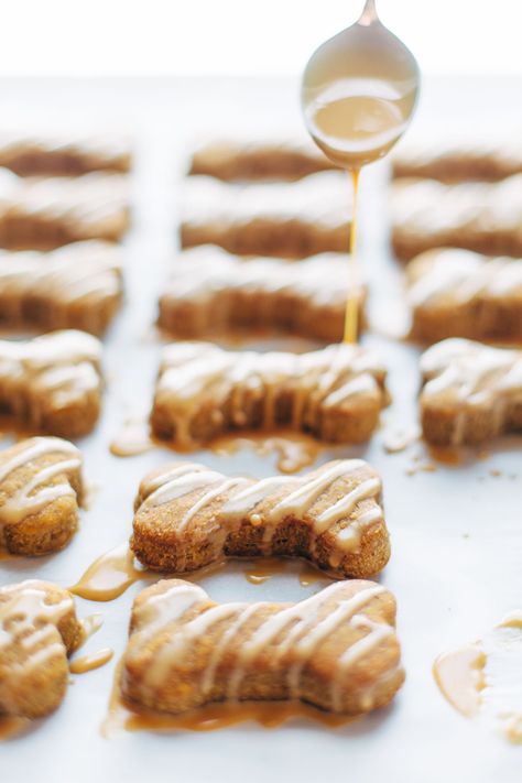 Homemade Dog Treats - super easy with just 5 ingredients: peanut butter, pumpkin, whole wheat flour, eggs, and oil. Drizzled with PB bacon glaze! Homemade Dog Cookies, Dog Biscuit Recipes, Peanut Butter Pumpkin, Dog Treats Homemade Recipes, Food Dog, Diy Dog Treats, Puppy Treats, Treat Recipes, Healthy Dog Treat Recipes