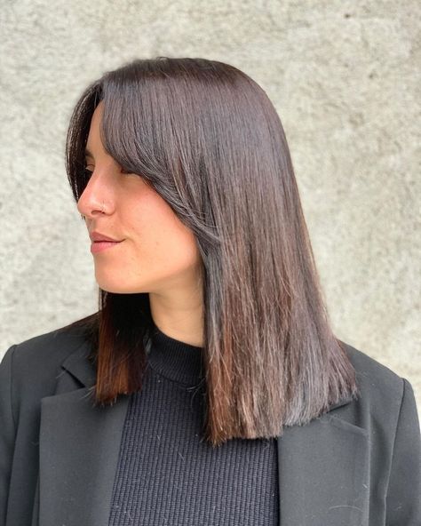 Long Blunt Bob with Curtain Bangs Lob Hairstyles With Bangs, Style A Long Bob, Long Bob With Curtain Bangs, Long Brown Bob, Haircuts Trending, Long Bob With Bangs, Stacked Bob Hairstyles, Textured Haircut, Stacked Bob