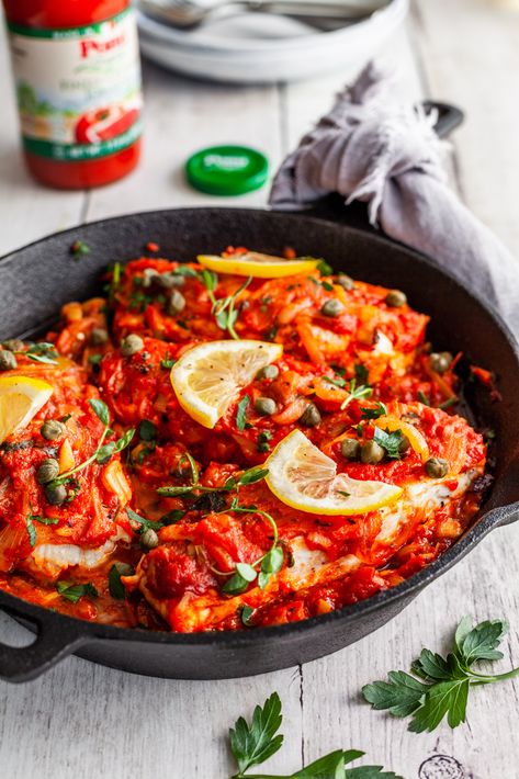 Oven Baked Fish Recipes, Greek Fish Recipe, Recipes With Tomatoes, Roast Tomatoes, Greek Fish, Mediterranean Fish, Oven Baked Fish, Mediterranean Recipe, Mediterranean Cooking