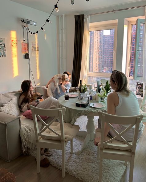 Apartment Friends Aesthetic, Sharing Apartment With Best Friend, Apartment With Friends Aesthetic, Roomates Aesthetics Friends, Girls Living Together, Friends Apartment Aesthetic, Living With Best Friend Apartment, Friends Living Together, Apartment With Friends