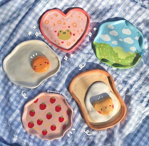 Small Clay Designs, Polymer Clay Dishes, Aesthetic Clay Crafts, Things Made Of Clay, Cute Clay Stuff, Clay Cute Ideas, Small Clay Art, Pottery Clay Ideas, Small Air Dry Clay Ideas