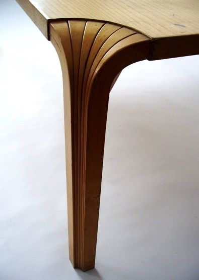 Wood Table Leg Design, One Leg Table Design, Wooden Product Design, Art Deco Products, Art Deco Details, One Leg Table, Aalto Chair, Art Deco Tables, Table Leg Design