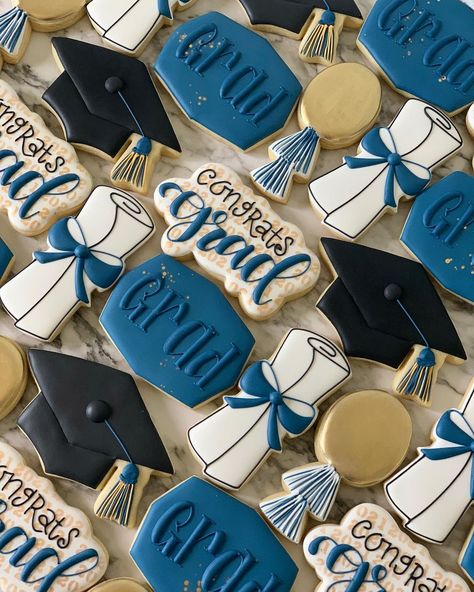 Nurse Cookies, Graduation Food, Super Cookies, Cookie Craft, Graduation Party Planning, Sugar Cookie Royal Icing, Iced Sugar Cookies, Graduation Cupcakes, Graduation Cookies