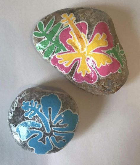 Cute Shell Painting Ideas, Painting On Rocks Aesthetic, Painted Rocks Preppy, She’ll Painting Ideas, Painted Rocks Summer, Rock Painting Summer, Shell Painting Easy, Preppy Rock Painting Ideas, Painted Seashells Ideas