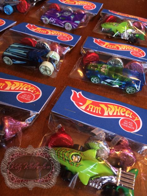 Hot Wheels Decor, Hot Wheels Party Favors, Hot Wheels Valentine, Hot Wheels Themed Birthday Party, Bolo Hot Wheels, Class Party Favors, Hotwheels Birthday Party, Kids Valentines Day, Class Gifts