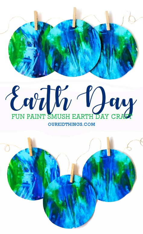 Smush Paint Earth Craft Earth Day For Kids Art, Earthday Art Toddlers, Earth Paper Plate Craft, World Art Day Activities, Earth Art And Craft For Preschool, Whole World In His Hands Craft, E Is For Earth Craft, Earth Day Craft Kindergarten, Preschool Earth Day Art