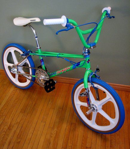 1986 Haro Master - BMXmuseum.com Bmx Museum, Haro Freestyler, Haro Bikes, Haro Bmx, Bmx Mountain Bike, Teenage Memories, Bmx Cruiser, Vintage Bmx Bikes, Bmx Freestyle