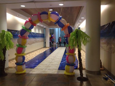 Beach Pep Rally, Beach Ball Arch, Ball Arch, Boardwalk Party, After Prom Ideas, Boardwalk Theme, 8th Grade Promotion, Margaritaville Party, Arch Entrance