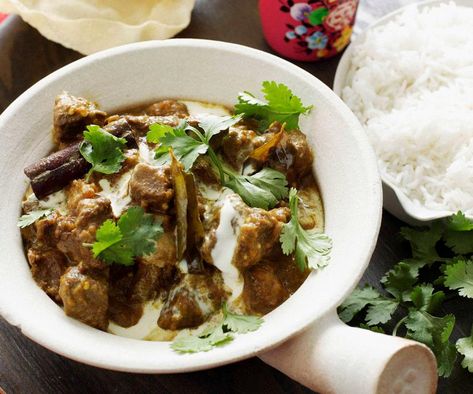 Beef, pumpkin and eggplant curry Slow Cooked Butter Chicken, Pumpkin Chilli, Aubergine Curry, Vegetable Curry Recipes, Beef Curry Recipe, Eggplant Curry, Bruschetta Toppings, Best Curry, Beef Curry