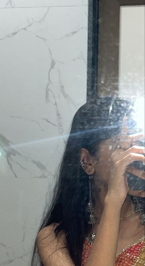 Aesthetic Indian, Aesthetic Creative, Dark Beauty Photography, Self Photography, Instagram Photo Ideas, Swim Meet, Girls Mirror, Mirror Selfie Poses, Self Portrait Poses