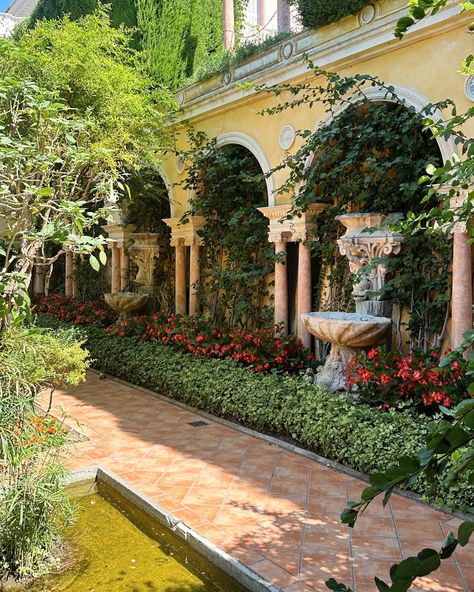 Must do when visiting the French Riviera: 🌱 The gardens of Villa Ephrussi de Rothschild feel like stepping into a dream where French elegance meets Mediterranean beauty. 🌸✨ 💗 Built between 1907 and 1912, this 7 acre French villa is surrounded by nine unique gardens, each on a different theme, and has a gorgeous tea room inside as well (don’t swipe to the last pictures when hungry 😉). 📍it’s located in Villefranche-Sur-Mer, the most beautiful and colorful village at the Côte d’Azur, only a h... French Villa Garden, Colorful Village, Mediterranean Beauty, Villa Ephrussi De Rothschild, Villa Ephrussi, French Villa, Villa Garden, French Elegance, The French Riviera