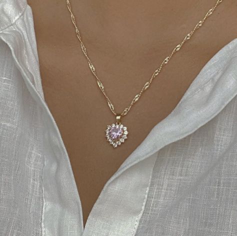 Rosé Pink Aesthetic, Winter Ashby, Money Necklace, Fancy Jewelry Necklace, Modern Gold Jewelry, Chanel Necklace, Gold Fashion Necklace, Luxury Necklace, Jewelry Fashion Trends