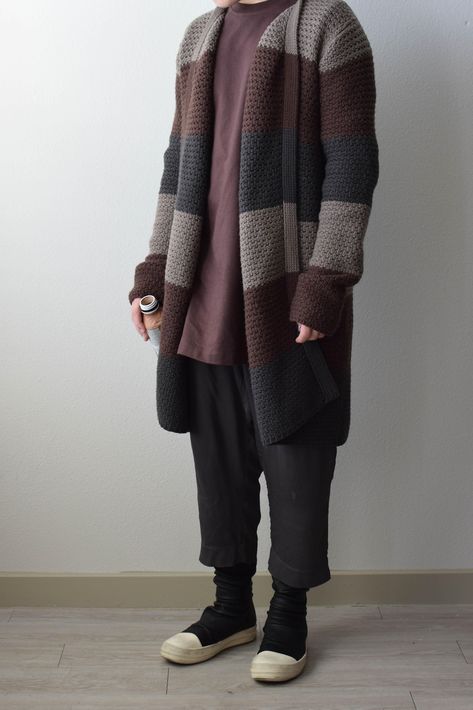 Masculine Crochet, Goth Fashion Men, Mens Long Cardigan, Long Sweater Outfits, Experimental Fashion, Bohemian Style Men, Minimalist Fashion Men, Minimalist Capsule Wardrobe, B Fashion