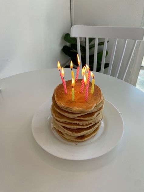 Pancakes With Candles, Pancake Bday Cake, Pancakes For Birthday, Pancake Cake Aesthetic, Pancake Stack Aesthetic, Morning Birthday Ideas, Pancake Birthday Breakfast, Birthday Pancakes Aesthetic, Pancake Cake Birthday