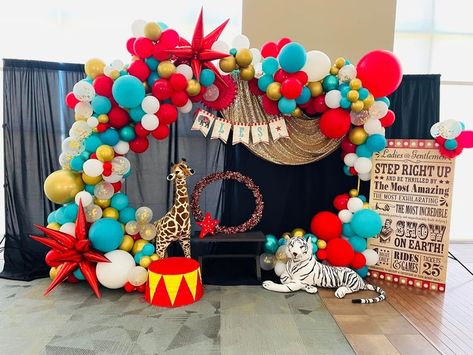 Selfie Station, Circus Carnival Party, Baby Birthday Themes, 2nd Birthday Party Themes, Circus Theme, Balloon Backdrop, Balloon Wall, Balloon Design, Third Birthday