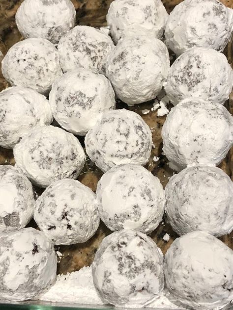 Christmas Whisky Bubbles, Christmas Whiskey Bubbles, Whiskey Cookies Recipe, Kalua Balls, Kahlua Balls No Bake, Peanut Butter Whiskey Balls, Liquor Balls, Whiskey Balls Recipe, Jello Balls