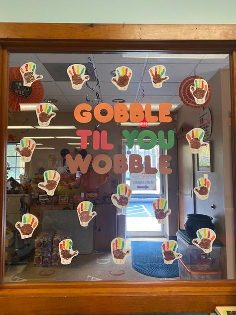 Thanksgiving Daycare Doors, Thanksgiving Bulletin Board Ideas Toddler, Thankful Bulletin Boards For Preschool, November Daycare Bulletin Boards, Preschool November Door Ideas, Thanksgiving School Board Ideas, Preschool Turkey Bulletin Boards, Easy Fall Bulletin Boards For Daycare, November Prek Bulletin Boards