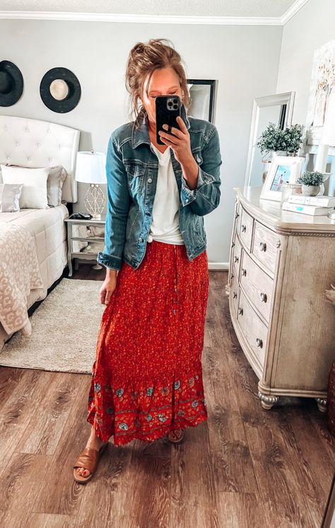 Latest Amazon Finds - Beverly Ennis Hoyle Amazon Skirt Outfit, Amazon Boho Clothes, Boho Womens Outfits, Boho Style Over 50, Boho Over 50, Boho Fashion Over 50, Boho Maxi Skirt Outfit, Boho Skirt Outfit, Style For Short Women