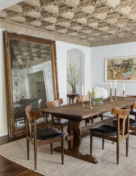 Dining Table Inspiration, Spanish Dining Room, Antique Dining Room Table, Colonial Dining Room, Joshua Smith, Antique Dining Room, Paloma Contreras, Mirror Dining Room, Antique Dining Tables