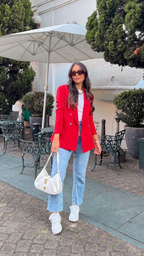 Red Blazer Outfit, Outfit Informal, Look Rose, Fiesta Outfit, Color Blocking Outfits, Outfit Primavera, Business Outfits Women, Business Casual Outfits For Work, Outfit Mujer