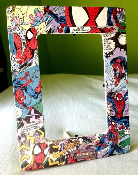 http://www.etsy.com/shop/SniktIt Spiderman, marvel, mod podge, frame, art, comic books, comics, nerd, geek, DIY. Diy Art Book, Comic Book Crafts, Diy Geek, Marvel Diy, Spiderman Room, Geek Diy, Spiderman Gifts, Superhero Bedroom, Superhero Room