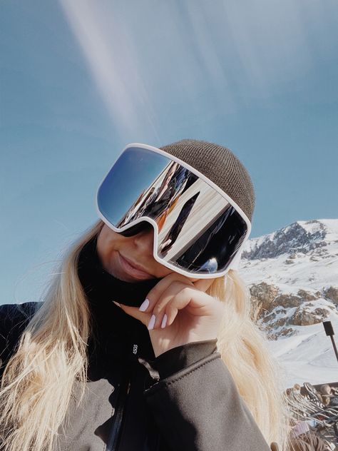 Ski Glasses Fashion, Snowboarding Photos, Snowboarding Girls, Womens Ski Goggles, Ski Glasses, Snow Goggles, Ski Goggles, Cute Fits, Glasses Fashion