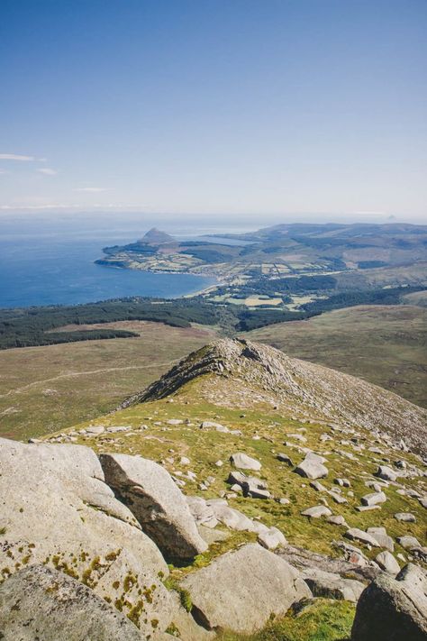 Scotland Countryside, Scottish Mountains, Uk Trip, Isle Of Arran, Bonnie Scotland, Hiking Poles, Hiking Guide, Scotland Uk, Scottish Islands