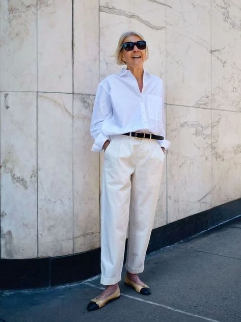 Coastal Grandmother Is The 2022 Fashion Trend For Everyone: Here's How To Get It - Emily Henderson Coastal Grandmother Style Clothing, Costal Grandmother Outfit, Coastal Grandmother Outfits Summer, Coastal Grandmother Fashion, Coastal Grandmother Aesthetic Outfits, Coastal Chic Outfit, Coastal Grandma Outfits, Grandmother Outfit, Coastal Grandmother Outfits