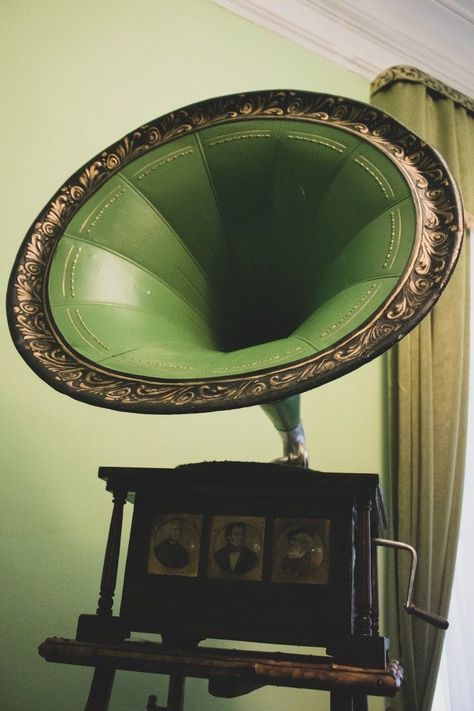 Banshee Monster, Scarah Screams Aesthetic, Gramophone Aesthetic, Scarah Screams, Mint Aesthetic, Green Aesthetics, Green Academia, Iphone Wallpaper Music, Mint Green Aesthetic