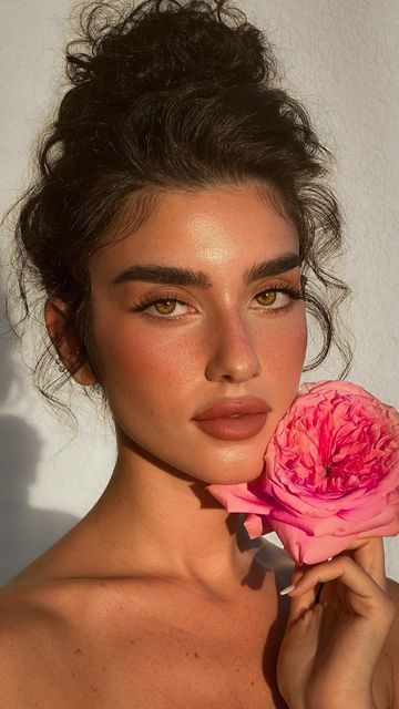 Shari Kramer on Instagram: "Blushy lips + cheeks 🌸 Model @3brardilan Hair @florian_fuell Makeup by me @shari.mua using @diorbeauty Forever Liquid 458 💄 #makeup #makeuptutorial #mua #glowingskin" Mariana Core, Pink Lip Makeup, Y2k Makeup Looks, Garden Shoot, French Makeup, Sunkissed Makeup, Maquillage On Fleek, Y2k Makeup, Elegant Makeup