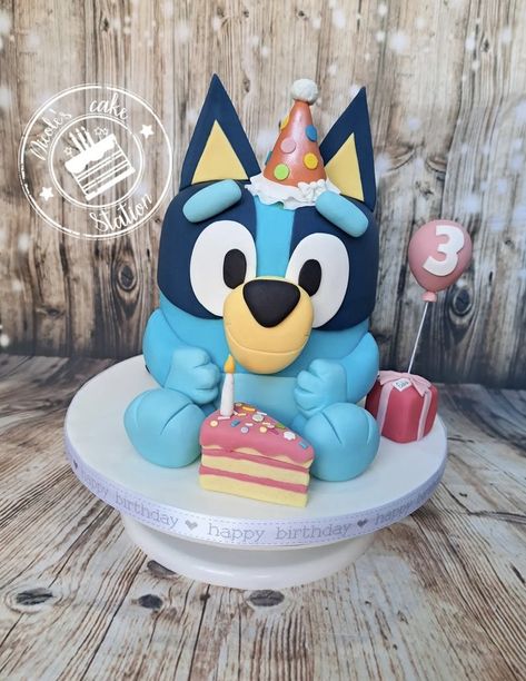 Bluey Cake With Cupcakes, Bluey Cake Ideas 1st Birthday, Fondant Bluey Character, Bluey Fondant Cake, Bluey Cake 2nd Birthday, Bluey Shaped Cake, Bluey 2 Birthday Party, Bluey 4th Birthday Cake, Bingo And Bluey Cake