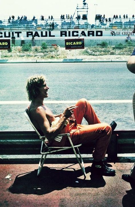 James Hunt - Because he could speak to women the same way he could drive car! James Hunt Formula 1, Classic Formula 1, French Grand Prix, James Hunt, F1 Wallpaper Hd, Formula Uno, Racing Drivers, Formula 1 Car, History Pictures