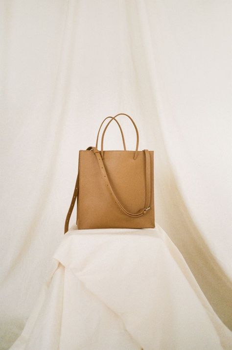 Bag Photography Ideas, Bag Photography, Shoes Fashion Photography, Fashion Still Life, Fashion Minimal, Photography Bags, Photo Bag, Bags And Purses, Beauty Products Photography