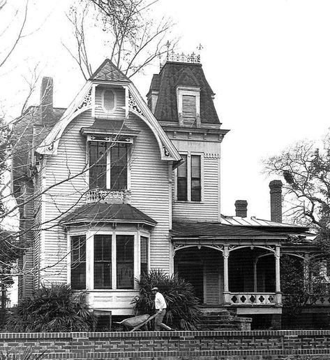 Eufaula Alabama, Mansard Roof, Martin House, Broken Window, Abandoned House, Curved Staircase, Castle House, Interior Photo, Empire Style