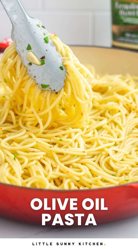 Pasta With Olives, Pasta Aglio E Olio, Oil Pasta, Pasta Aglio, Plain Spaghetti, Little Sunny Kitchen, Pasta With Alfredo Sauce, Olive Oil Pasta, Sunny Kitchen