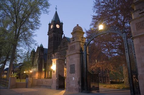 Mount Holyoke College, Liberal Arts College, Liberal Arts, College Campus, University Campus, Top Art, College Life, Colleges And Universities, Historic Buildings