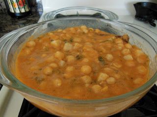 Ghoogni Recipe, Masala Ingredients, Bengali Cuisine, Tomato Puree, Bengali Food, Garbanzo Beans, Coconut Recipes, Russet Potatoes, Indian Food